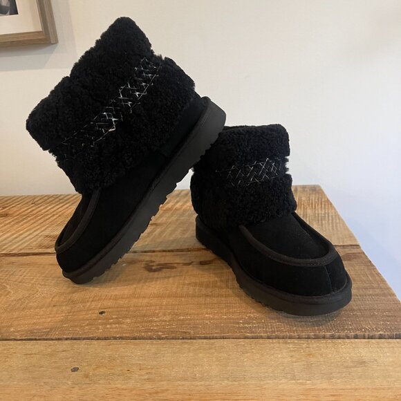 Ugg Genuine Sheepskin Mini Braid Boot Size US 11